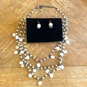 Avon giftset earring necklace mother of pearl